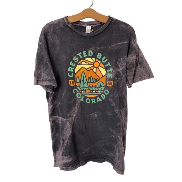 Good Land Supply Co Crested Butte Colorado Graphic Tee Mens M Black Tie Dye NEW - Picture 1 of 6